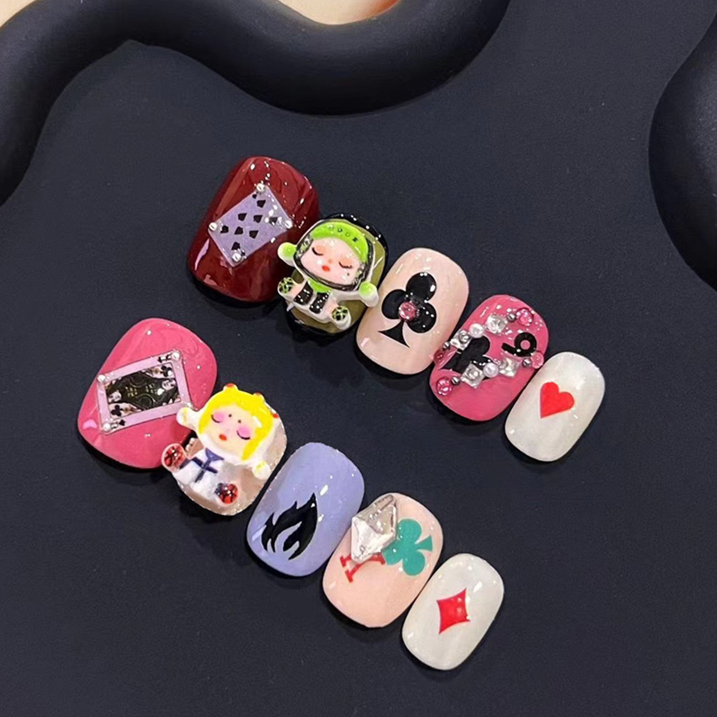 卡通扑克棋牌娃娃钻穿戴甲可爱小女孩美甲贴短款新年战甲假指甲片