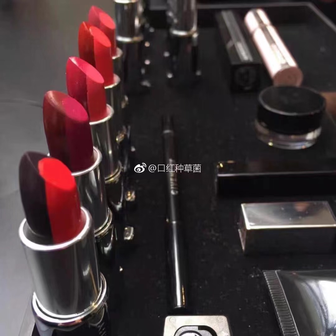 2只正装打包出~色号随机~纪家~小羊皮双色唇膏口红2/3/5滋润显色