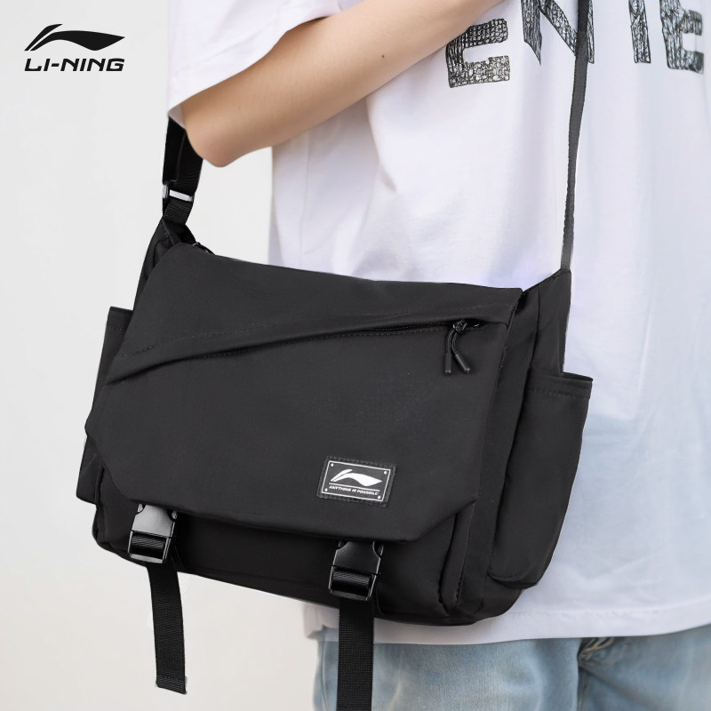 李宁斜挎包男士单肩包邮差包运动新款小包户外旅行胸包休闲包包女