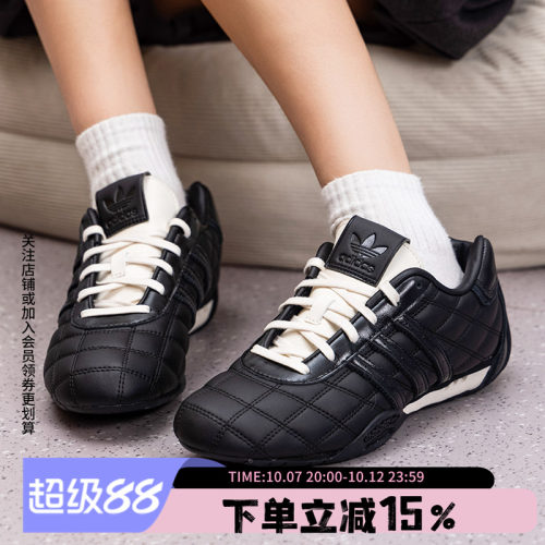 阿迪达斯三叶草女款薄底运动鞋