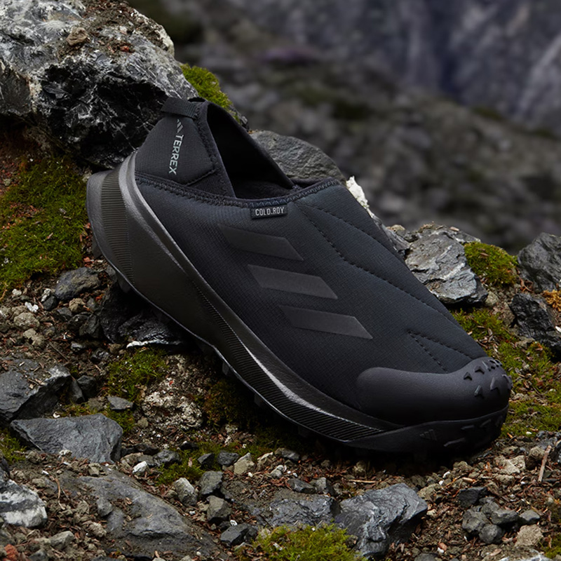 阿迪达斯男款户外运动鞋