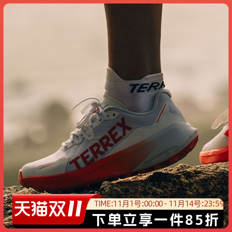 阿迪达斯男款户外越野跑鞋