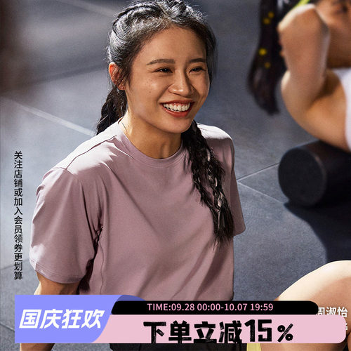 阿迪达斯女款休闲运动短袖