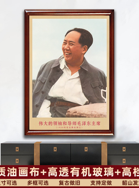 青佑中堂客厅是复古做旧挂画