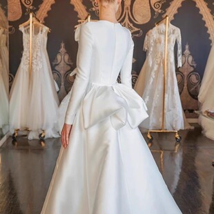 长袖缎面婚纱主纱高定法式气质轻奢高级感小拖尾订婚裙礼服轻婚纱