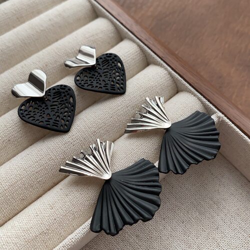 黑白碰撞几何爱心镂空耳钉轻奢时尚极简复古小众个性独特耳饰