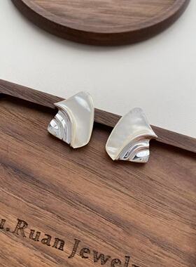 小众ins风轻奢不规则褶皱天然贝壳耳钉925银针感气质百搭耳饰