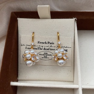 珍珠花球耳环气质感2025新款爆款耳钉小众设计感耳饰轻奢精致