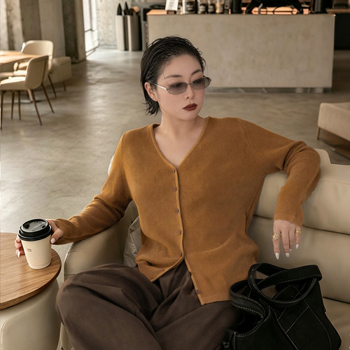 大码女装胖mm轻熟风v领针织衫