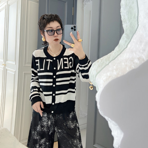 大码女装胖mm减龄黑白条纹上衣