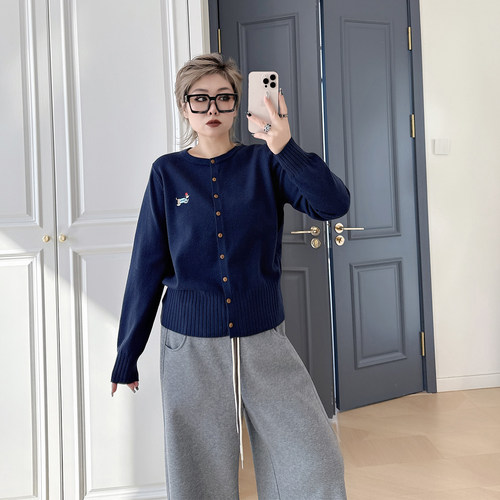 大码女装胖mm减龄刺绣针织开衫