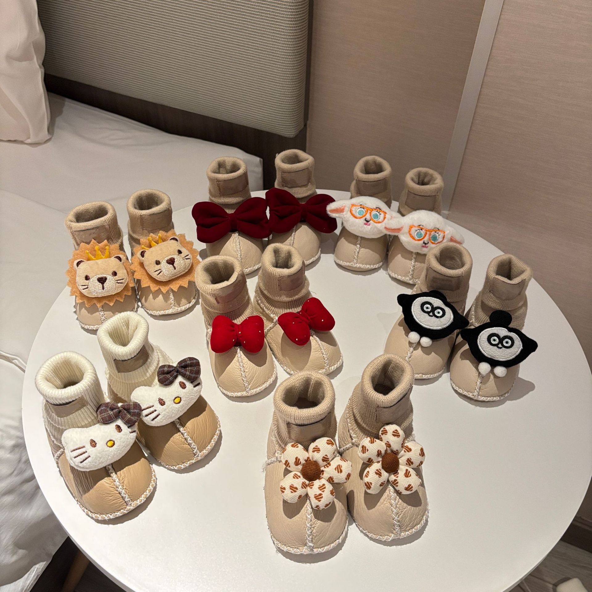 皮羊毛一体加绒加厚卡通男女宝冬季步前鞋袜软底鞋婴儿鞋袜0-1岁