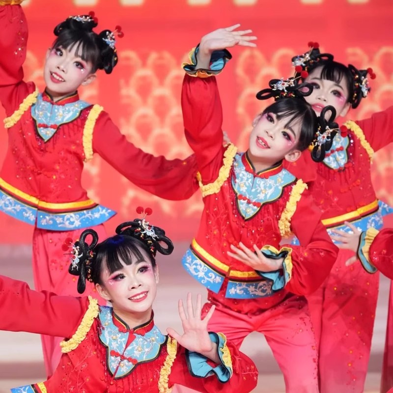 儿童群舞民族舞新春《泥娃闹春韵》元旦表演服同款喜庆红色表演服