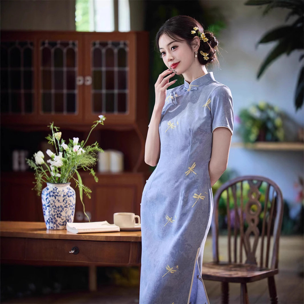 2025夏季新款 仿竹节麻小蜻蜓侧扣长款旗袍蓝色立领小清新旗袍