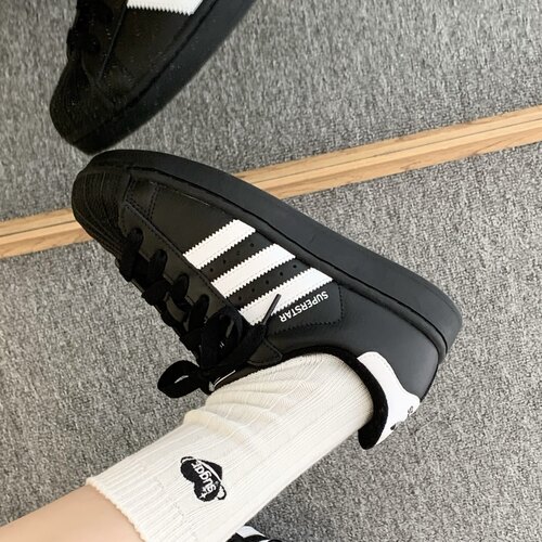阿迪达斯女鞋耐磨贝壳头运动鞋