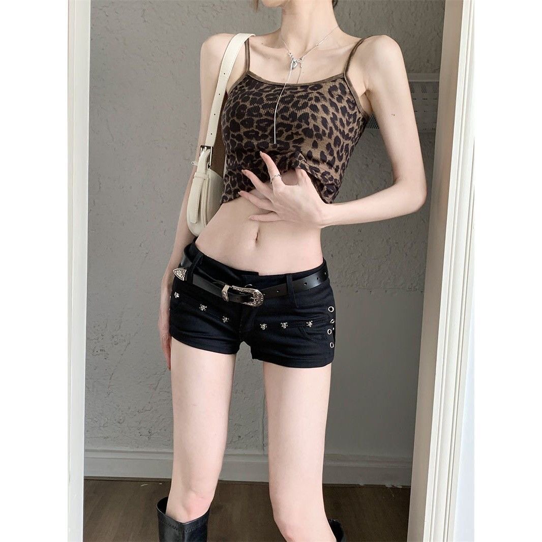黑色铆钉丰胯低腰牛仔短裤女2025年夏季新款紧身显瘦弹性超短热裤