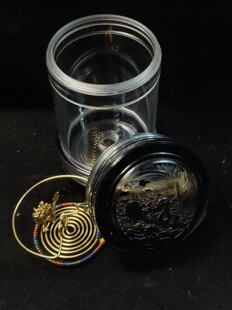 S54  李勇牛角蒙心蝈蝈罐 配黄铜龙簧尺寸130*65