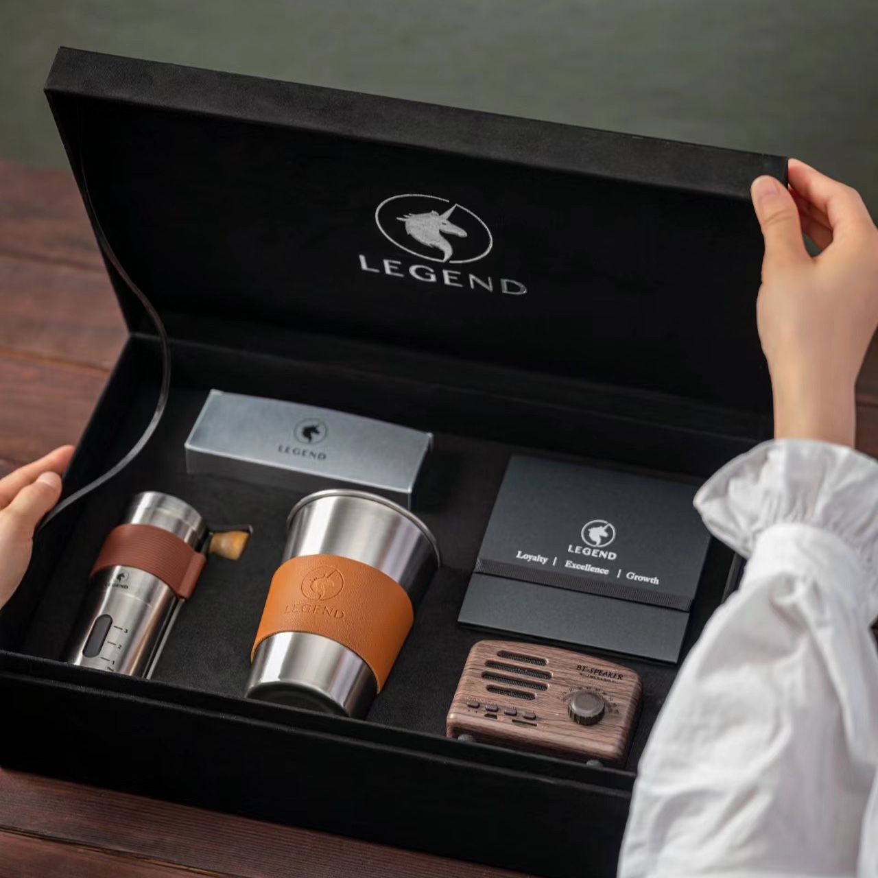 高档绒布礼盒套装咖啡杯研磨机音响定制公司礼品刻字logo伴手礼批
