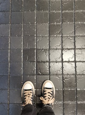 深灰色复古窑变手工砖100mm小方砖厨房卫生间墙地瓷砖日式随性风