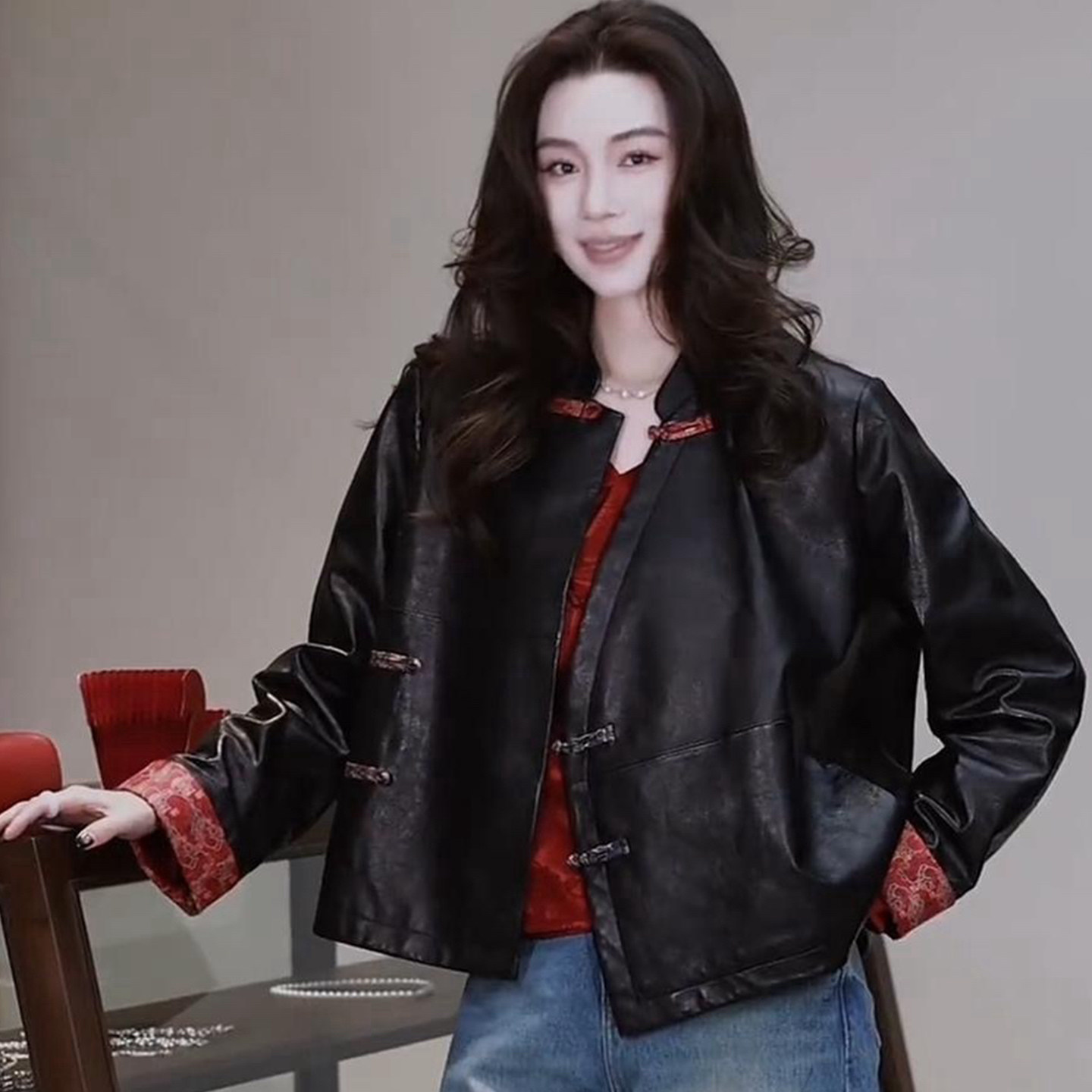 新中式盘扣拼红色绵羊皮皮衣女2026春新款短款高级感真皮外套欧货,女装/女士精品,皮衣,淘宝优惠券,粉丝福利购,淘宝优惠卷