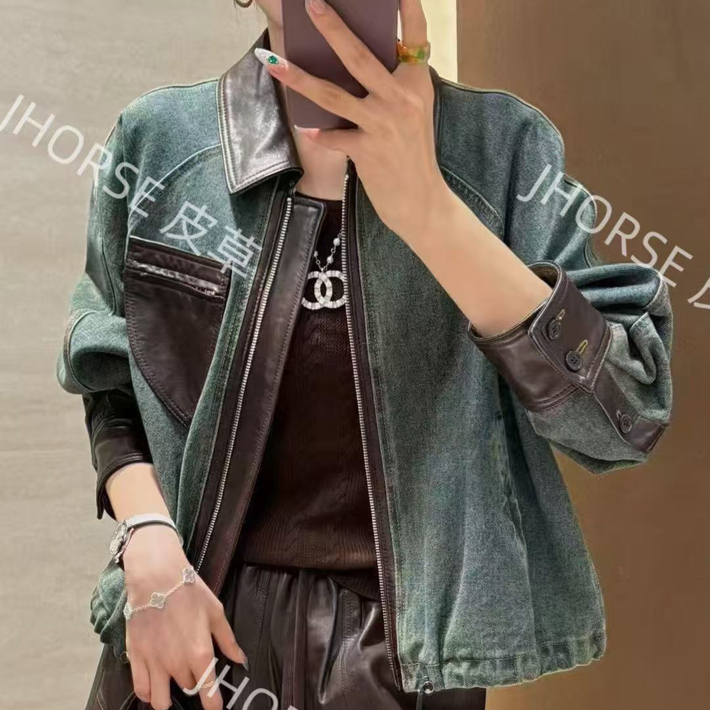 秋装设计感真皮翻领牛仔短外套女士2026春款宽松休闲工装夹克衫潮