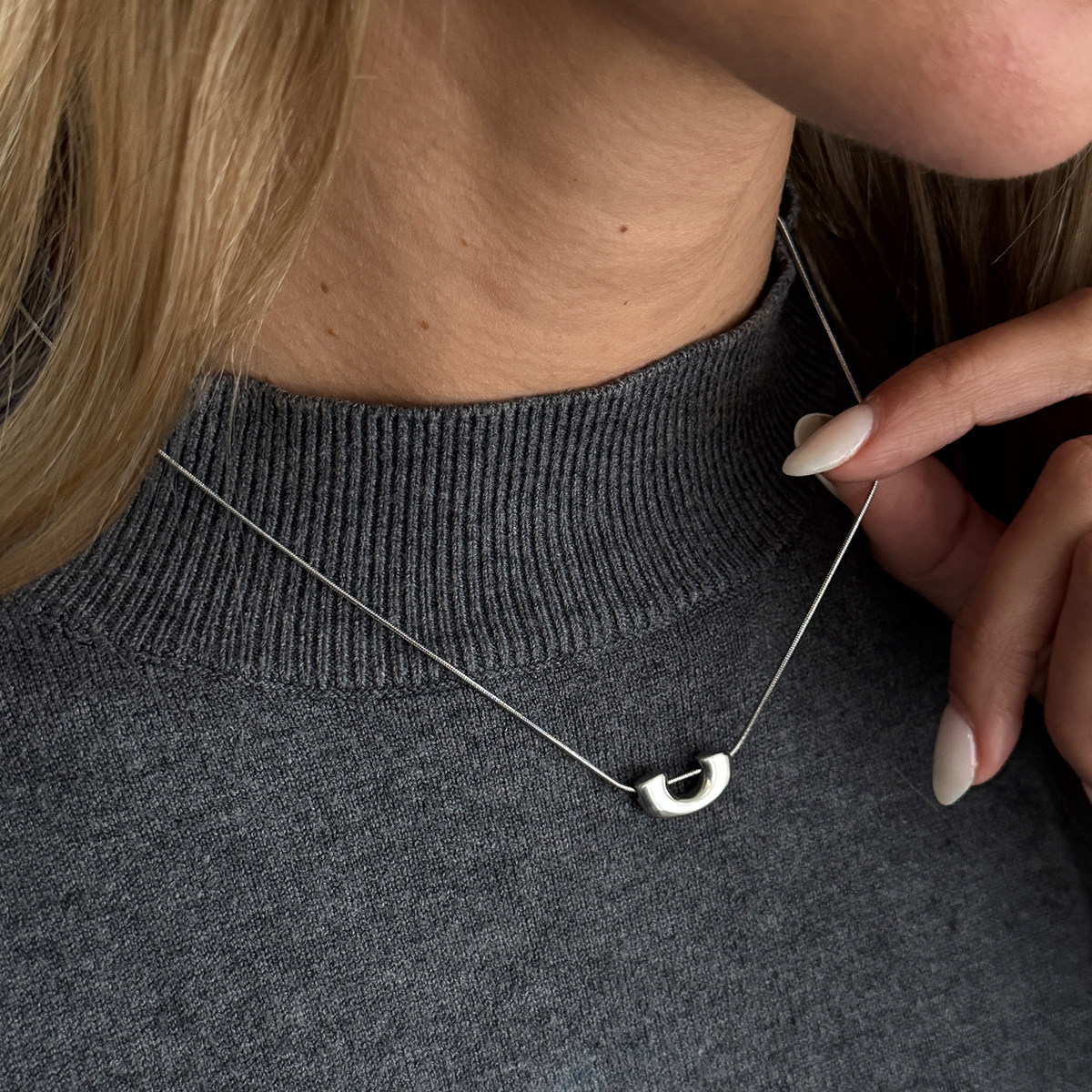 2026新款女款轻奢合金高级感项链配饰小众个性百搭金属简约欧美风