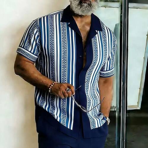 多色条纹短袖衬衫T恤Multi colored striped short sleeved shirt