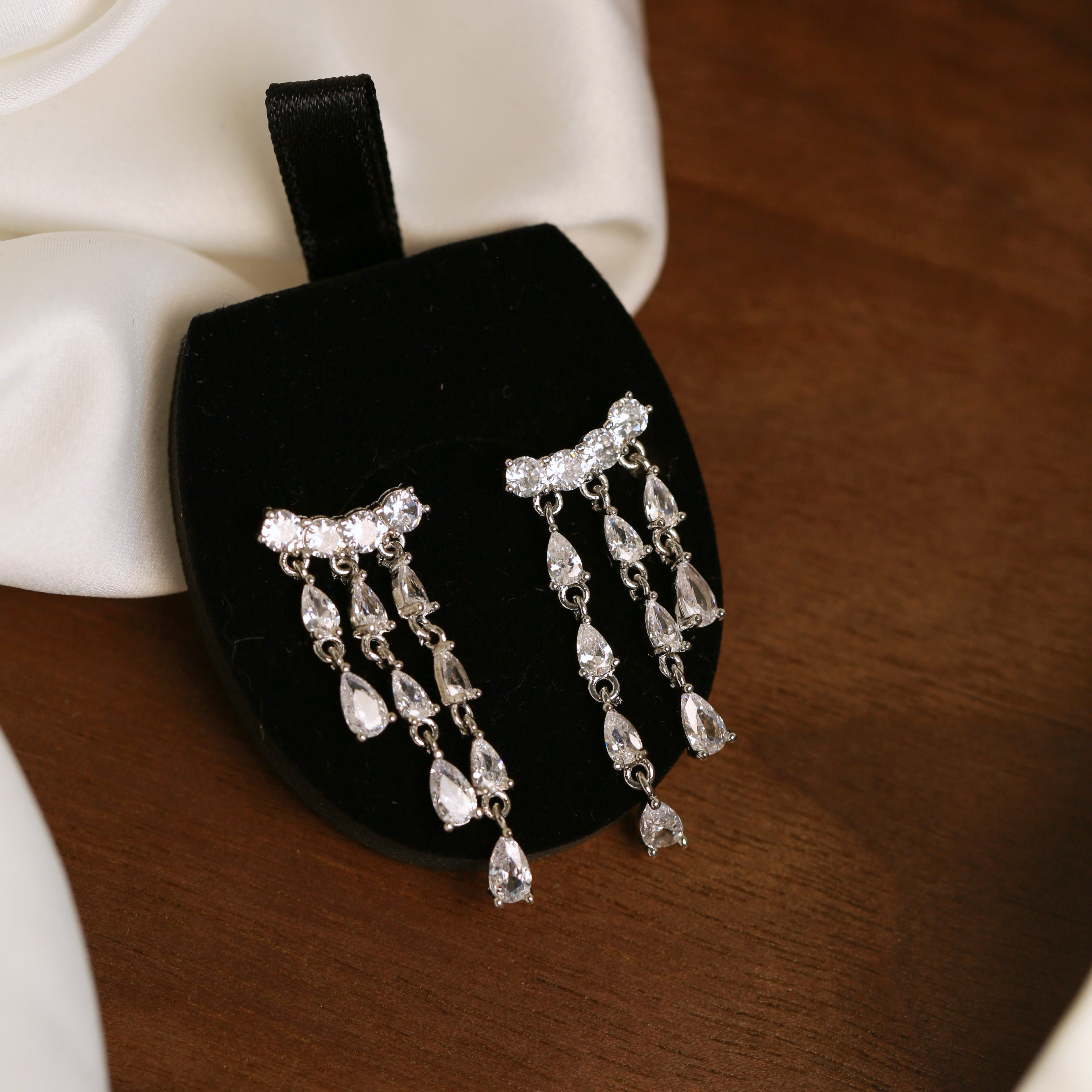 《耳畔银河》法式高级感银色锆石水滴流苏耳环长款复古气质耳夹女