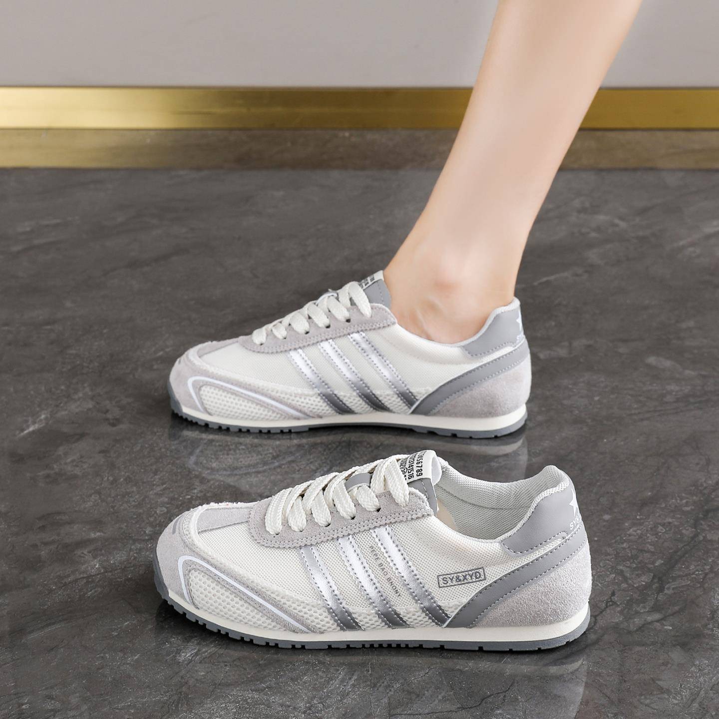 轻便运动鞋女2025新款秋季软底防滑德训鞋轻便不累脚平底休闲女鞋