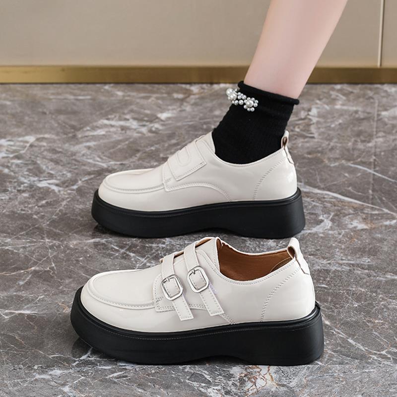 英伦风小皮鞋女2025新款春秋英伦风白色乐福鞋皮带扣配裙子松糕鞋