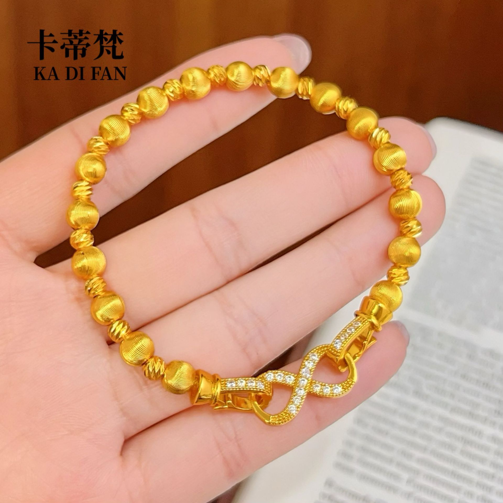 新中式沙金点钻8字扣招财猫眼珠手链小众轻奢高级感珠手串女
