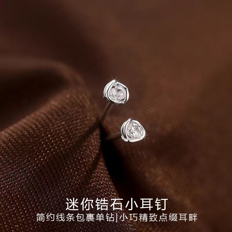 森系设计迷你锆石耳钉女新爆款小巧精致个性耳环简约日常百搭耳饰