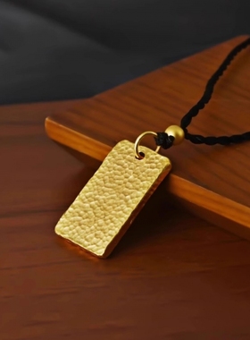 黄金色吊坠古法锤纹实心平安无事