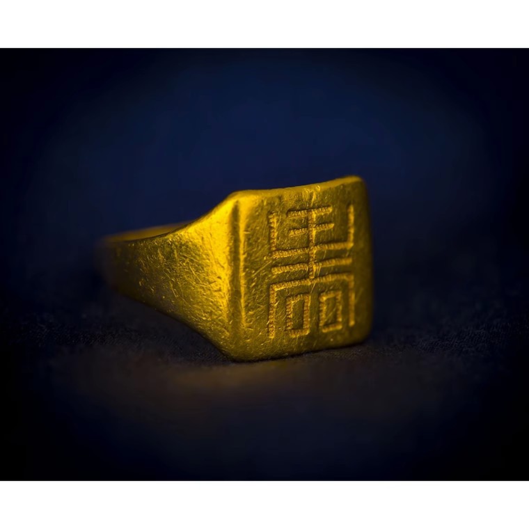 新款经典回流戒指黄金色高级感设
