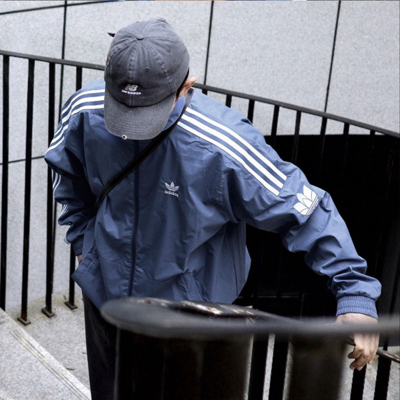 阿迪达斯三叶草外套男春季梭织防风衣薄款美式复古校园夹克GN3536