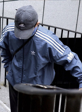 阿迪达斯三叶草外套男春季梭织防风衣薄款美式复古校园夹克GN3536