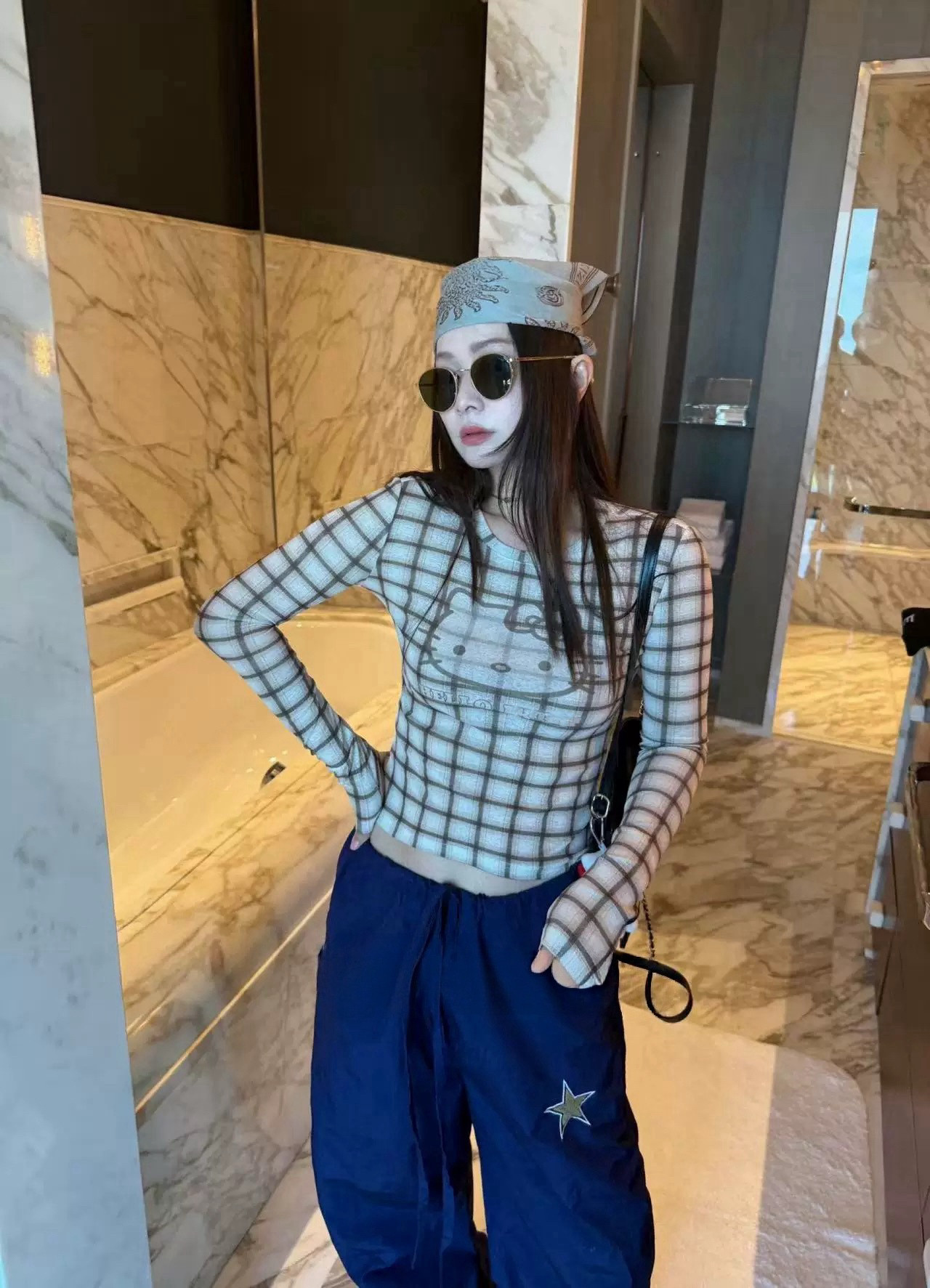 特价清仓 格子Kitty猫咪印花长袖T恤女洋气打底衫上衣潮