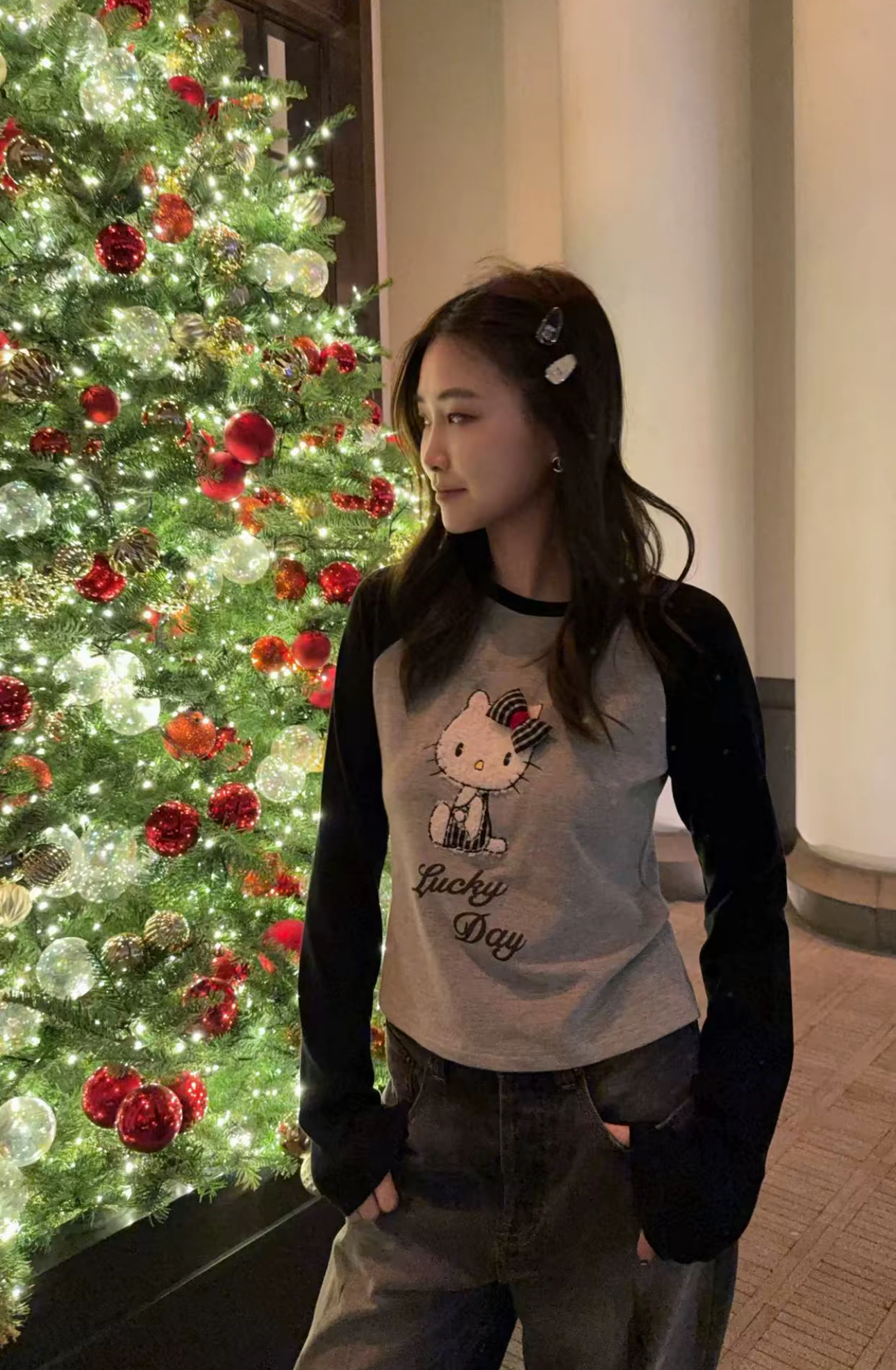 欧货秋季新款女时尚插肩袖刺绣KT猫咪T恤减龄卡通长袖上衣打底衫