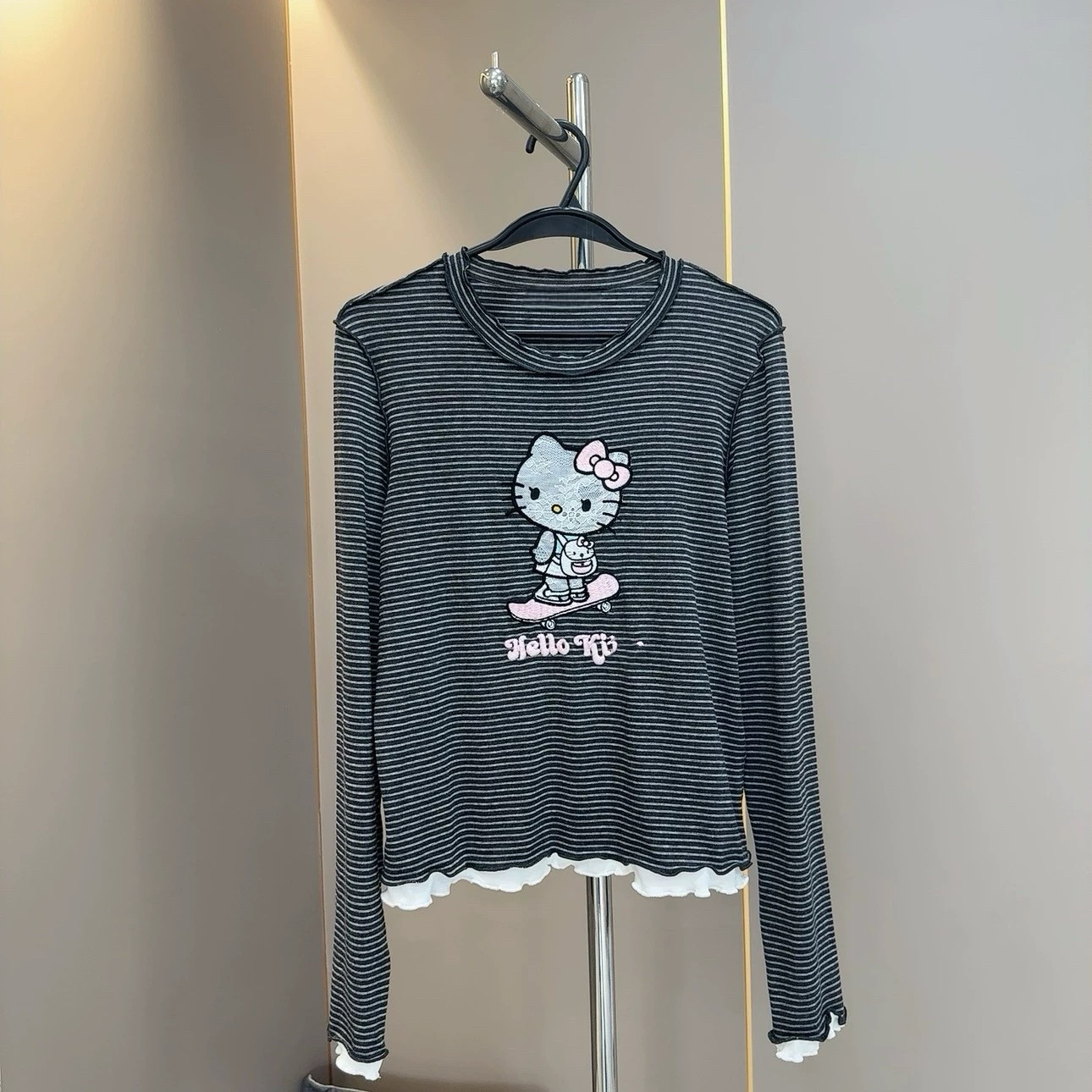 特价清仓 卡通刺绣Kitty猫咪条纹长袖T恤女洋气木耳边打底衫