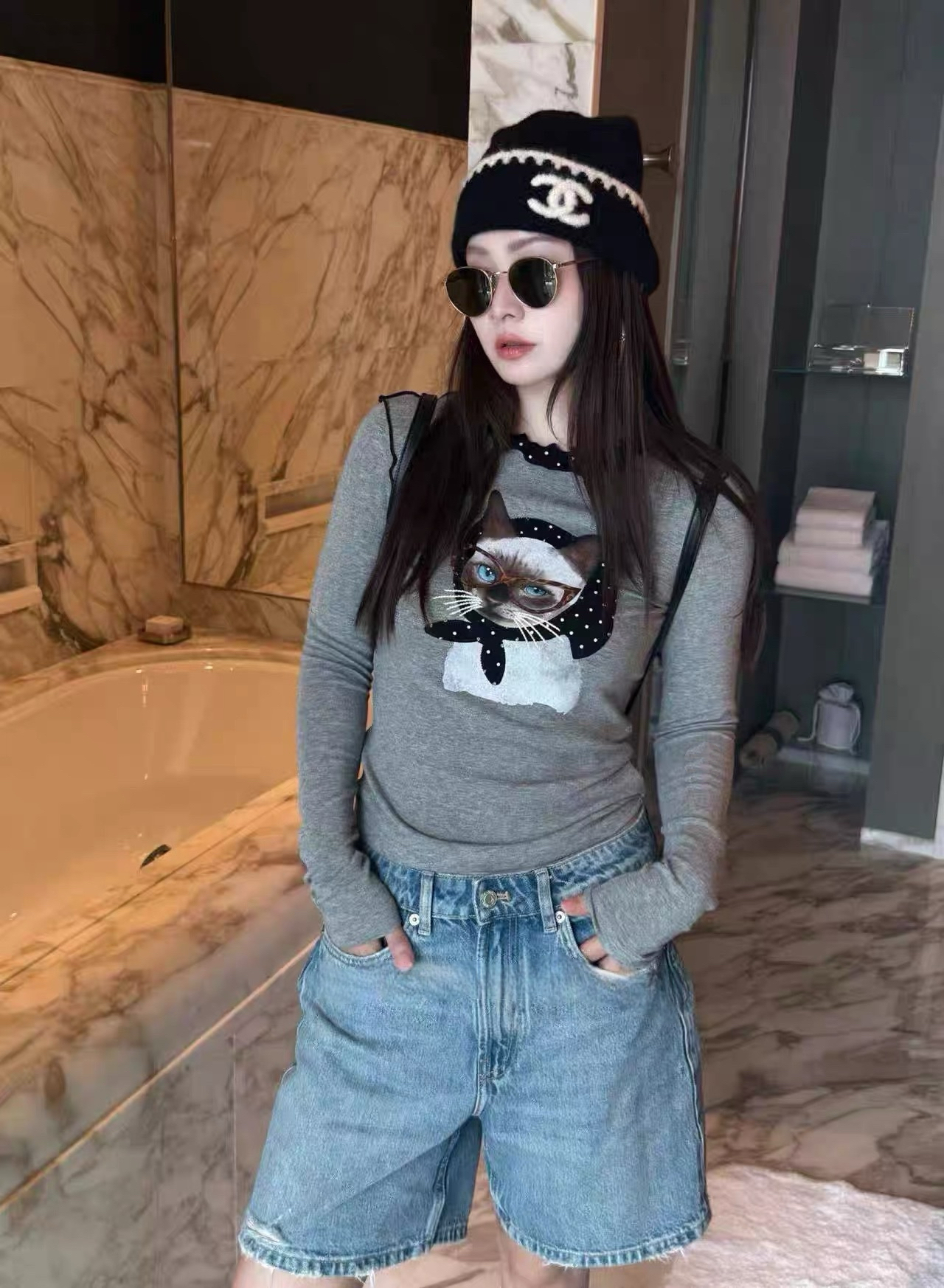 欧货25秋新款时尚波点刺绣卡通猫咪长袖T恤女洋气木耳边弹力上衣