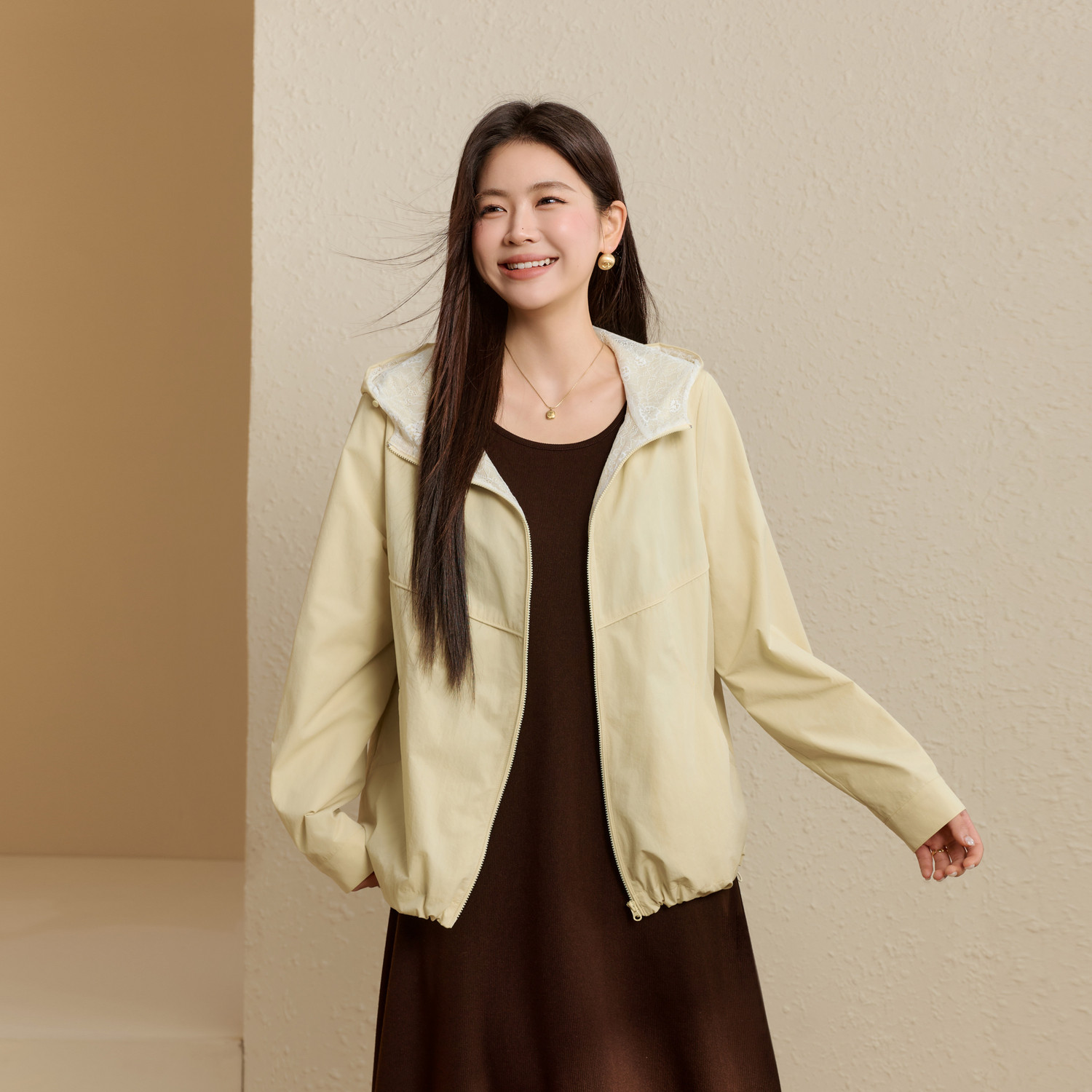 【蕾丝拼接风衣外套】纤莉秀大码女装简约百搭开衫胖mm2026秋新款
