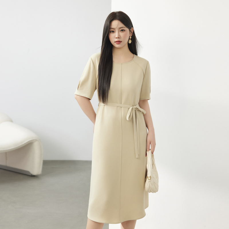 纤莉秀大码女装高级感气质通勤醋酸垂感系带连衣裙胖mm2024夏新款