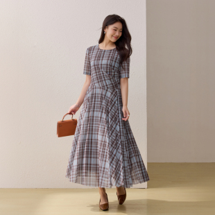 复古格纹长裙胖mm2026夏装 女装 纤莉秀大码 新款 褶皱网纱连衣裙