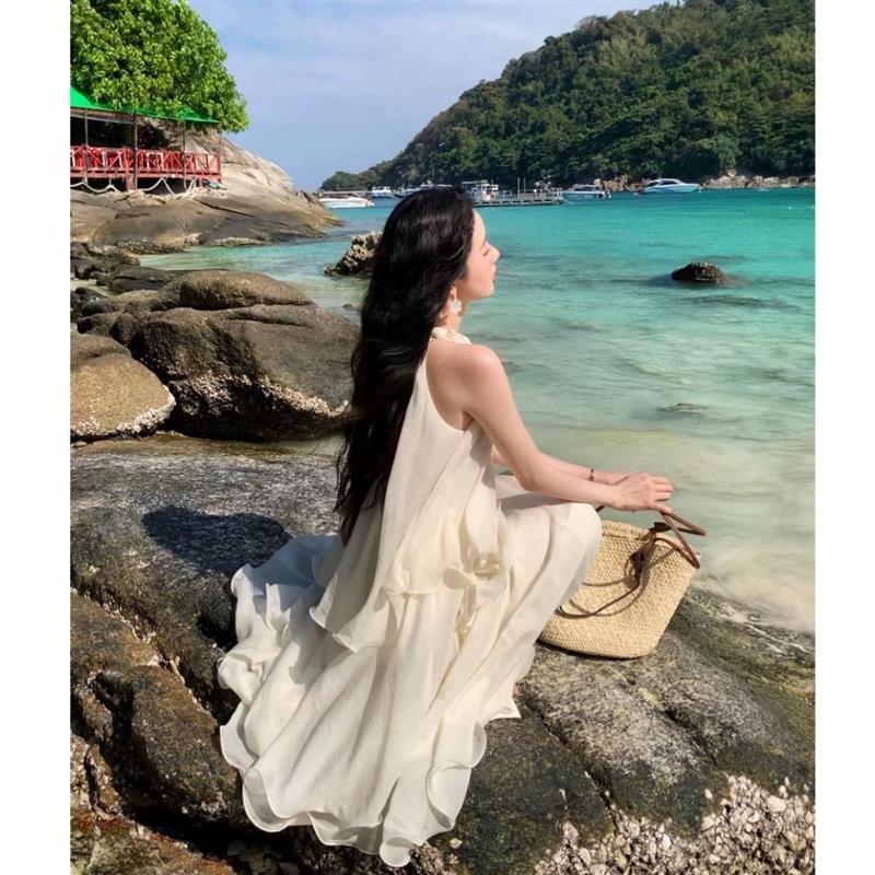 海边出游度假风蛋糕洋装女2026春夏新款超好看无袖挂颈绝美裙子图片