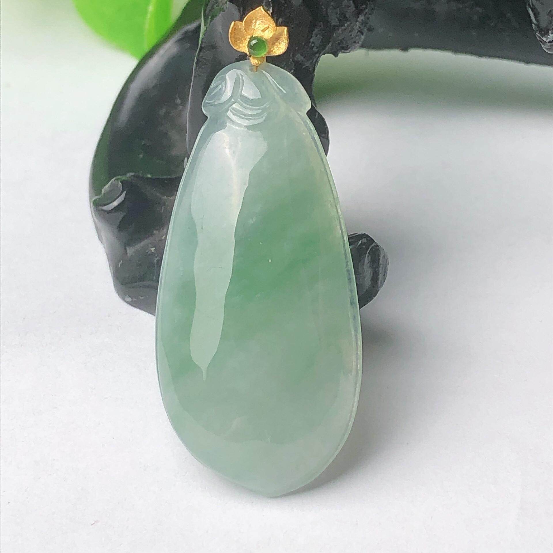 缅甸天然翡翠冰润飘绿镶嵌18K金扣福瓜吊坠