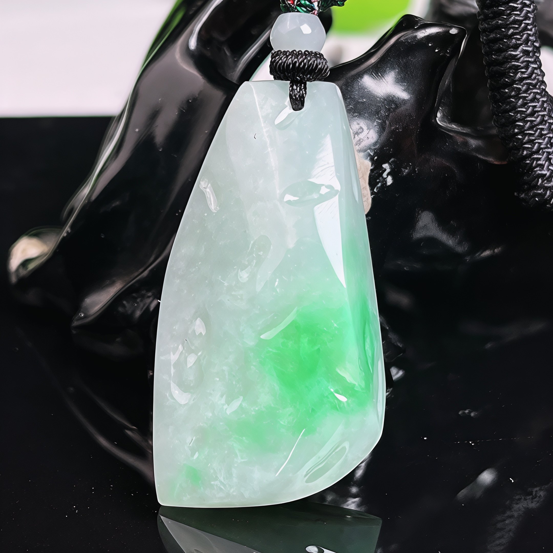 缅甸天然A货翡翠原石水润飘阳绿精雕石来运转吊坠