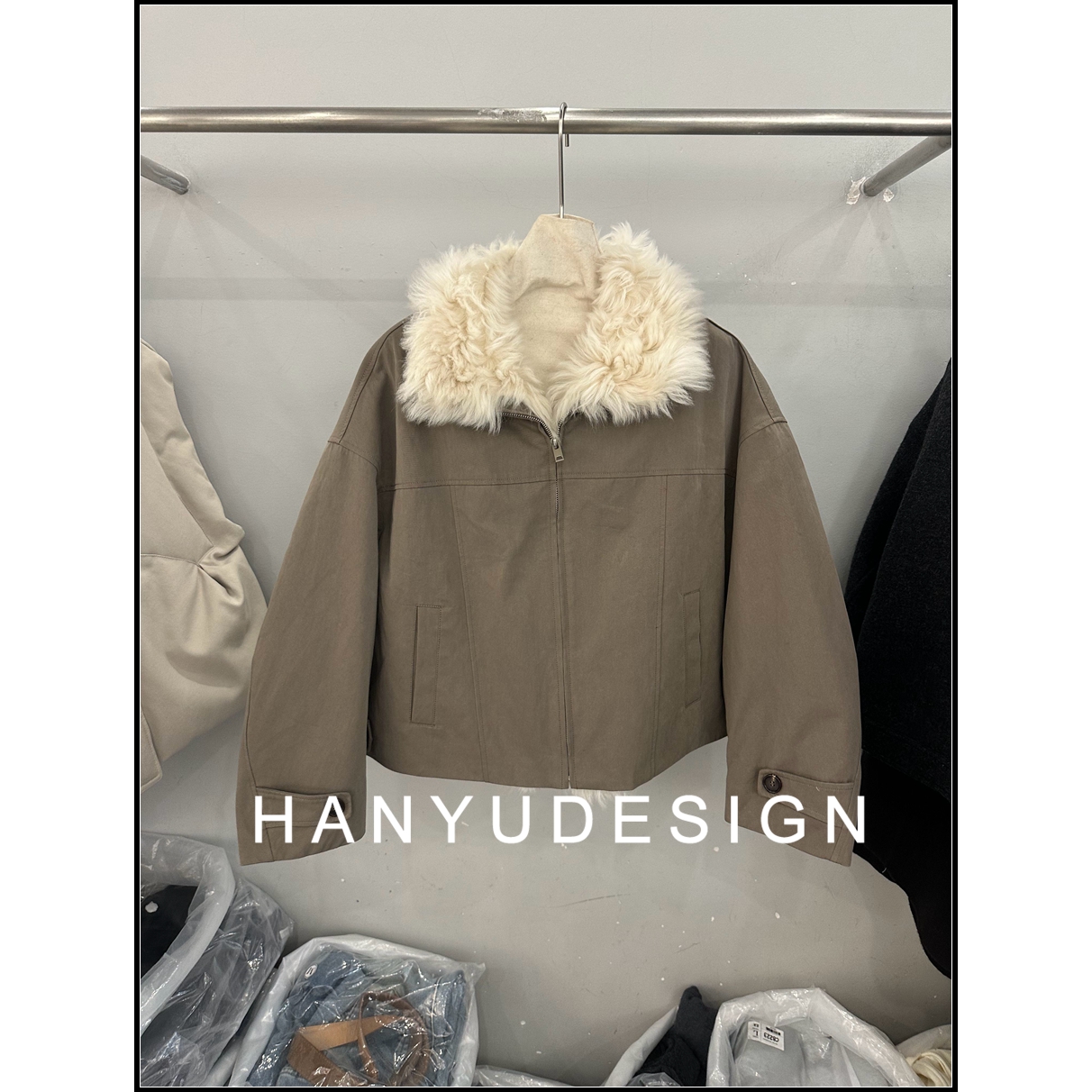 皮毛一体毛领90鹅绒服