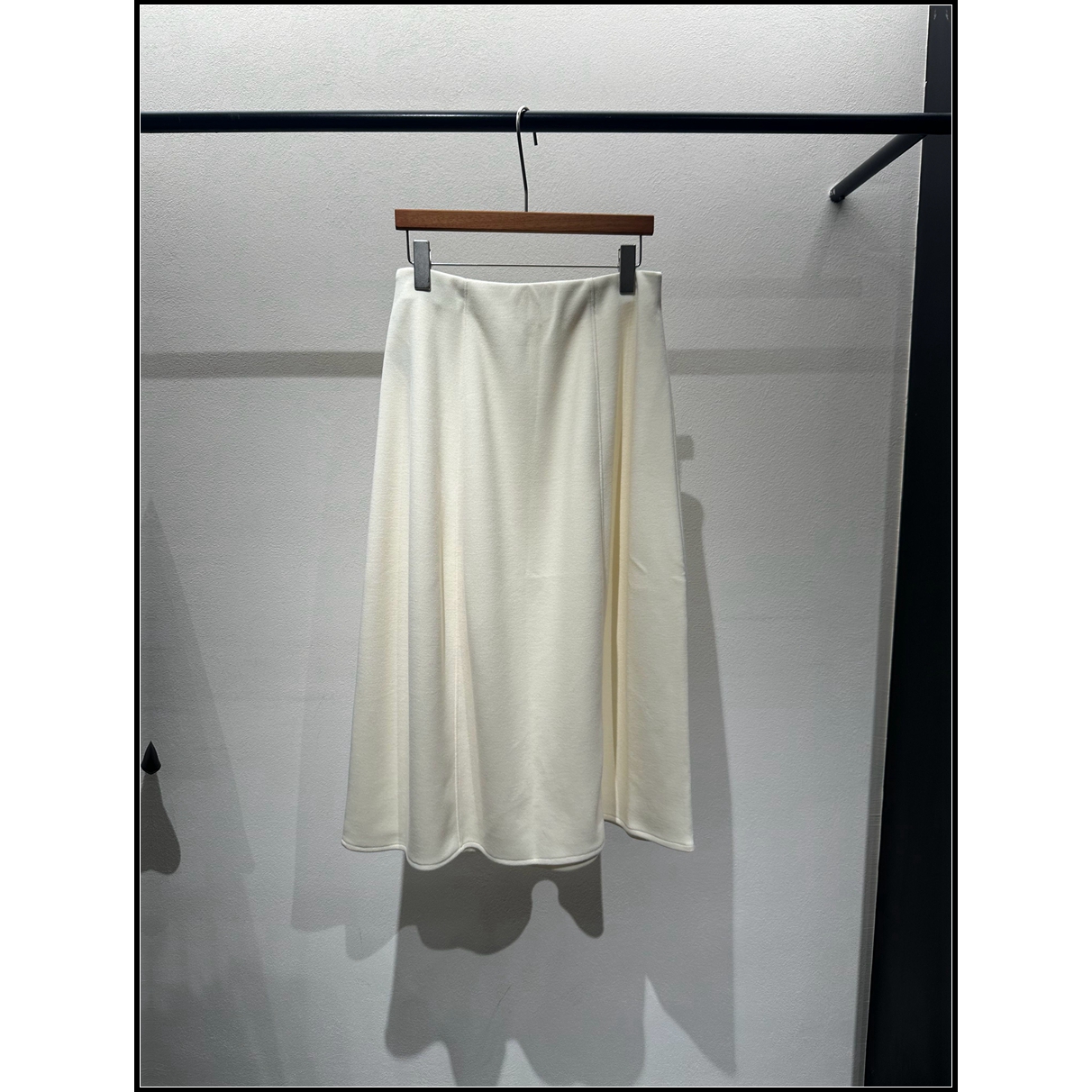 韩钰DESIGN纯色垂感半身裙