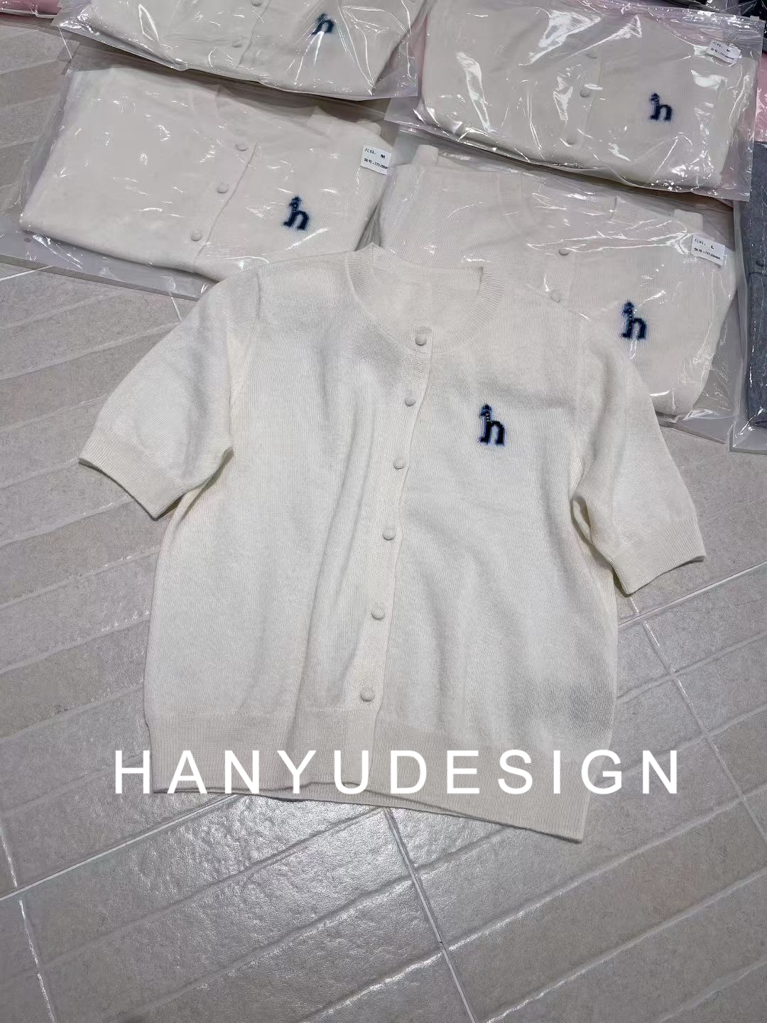 【韩钰DESIGN 】私信询价  100%山羊绒字母小标短袖针织开衫女