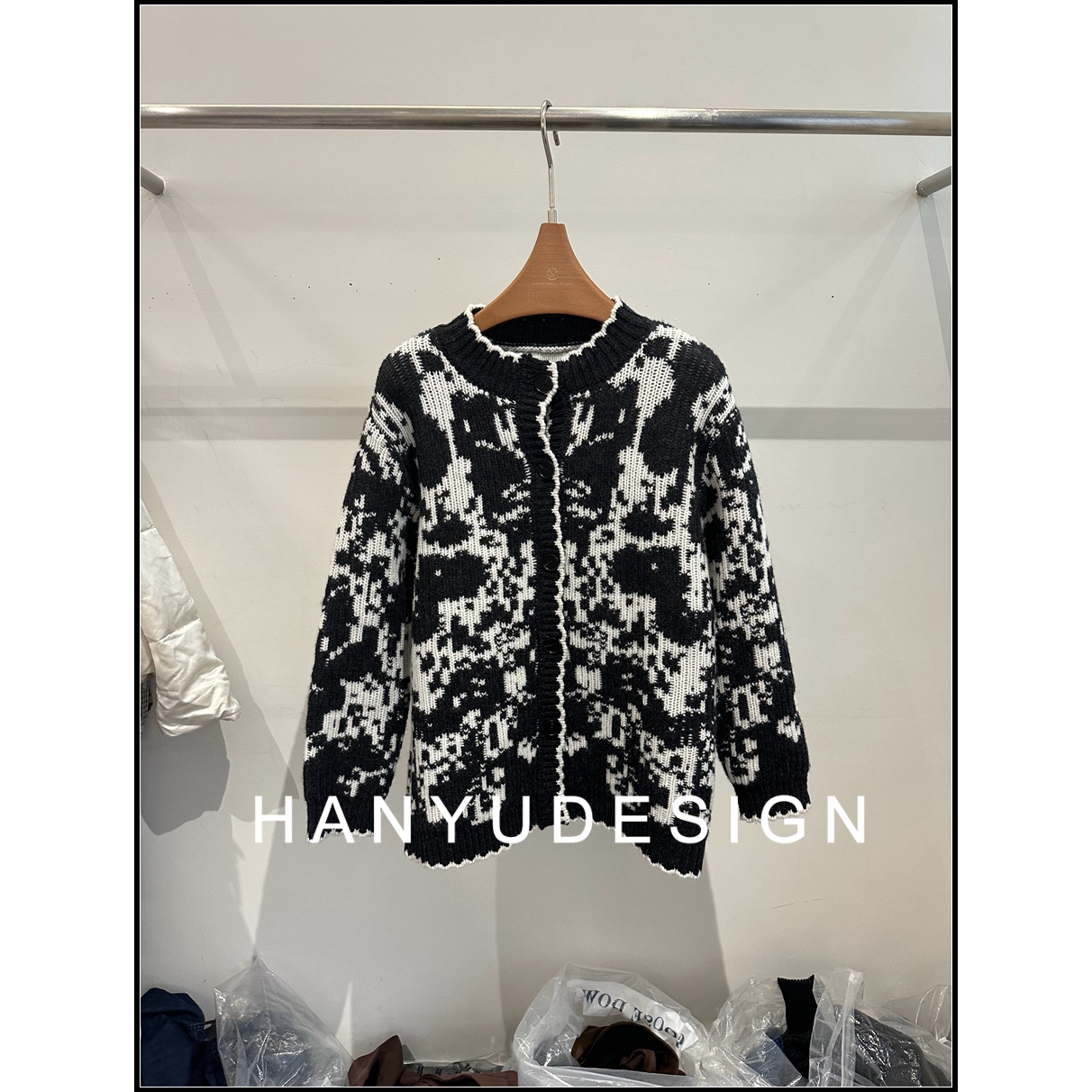 复古几何风黑白拼色羊毛针织开衫